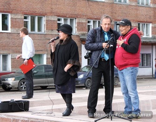 Андрею Адарину (справа) очень понравилось, что на митинг собралось мало народа
