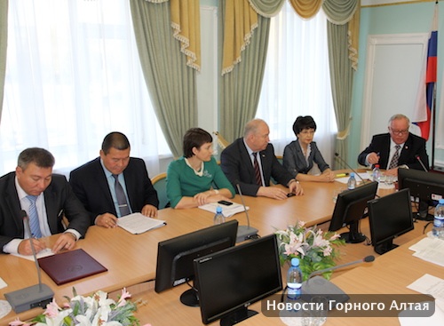 Бердников лично представил на комитетах кандидатуры своих заместителей