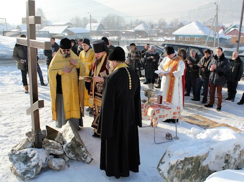 Епископ совершил чин освящения закладного камня в основание церкви в селе Кызыл-Озек