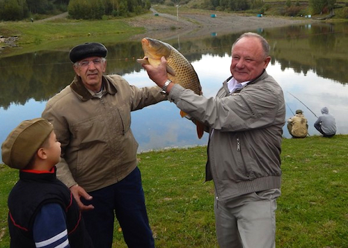 На соревнованиях рыболовов был пойман почти 5-килограмовый карп. Фото: gornoaltaysk.ru