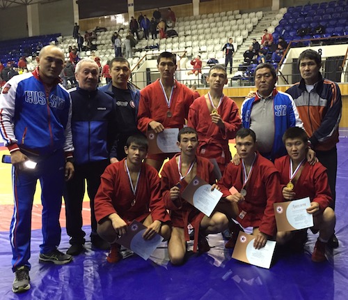 Алтайские спортсмены завоевали первое место по боевому самбо в Иркутске