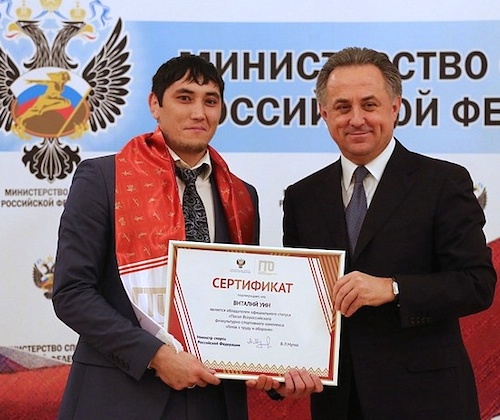 Мутко вручил Уину сертификат «Посла ГТО»