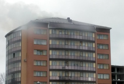 Фотофакт: В Горно-Алтайске горит новая десятиэтажка