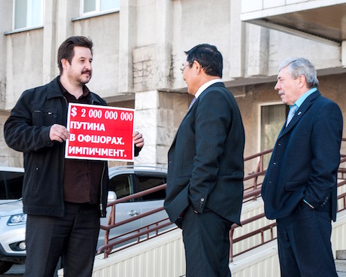 Фотофакт: Активисты либеральной оппозиции провели одиночные пикеты
