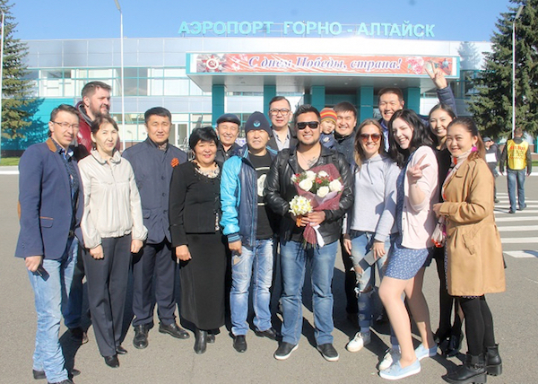 Торжественная встреча: Призер конкурса «Новая Звезда» Эмиль Толкочеков вернулся в Горно-Алтайск