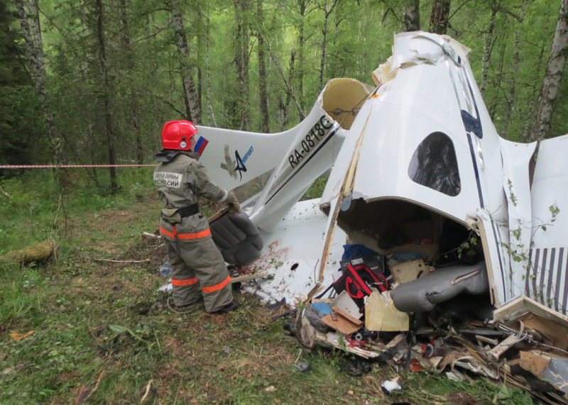 Разбившийся самолет. Фото: пресс-служба ГУ МЧС по Республике Алтай