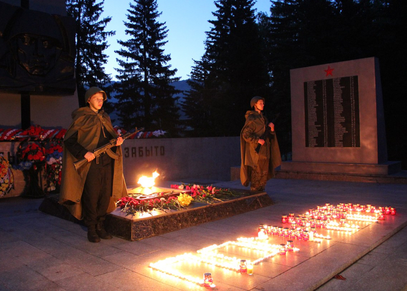 В Горно-Алтайске прошла акция «Свеча памяти»
