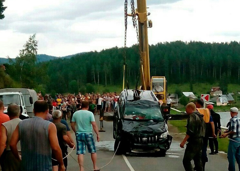 Со дна Бии подняли джип с двумя погибшими. Фото: Регион-42 Кемерово