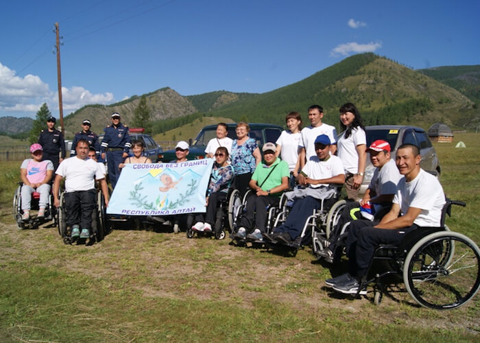 В Республике Алтай инвалиды организовали автопробег