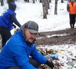 Молодогвардейцы прибрались в березовой роще (фото)