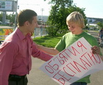 В Барнауле прохожим раздавали бесплатные объятия
