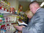 Единороссы начали проверять цены на продукты