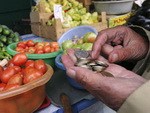 Роспотребнадзор выявил факты необоснованного завышения цен на продукты питания