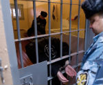 Трех жителей Горно-Алтайска за торговлю наркотиками отправили за решетку