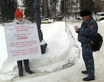 Одиночный пикет в поддержку главы Турочакского района проходит в Горно-Алтайске