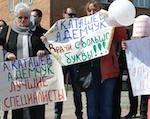 В Горно-Алтайске прошел митинг в поддержку обвиняемых в убийстве врачей роддома