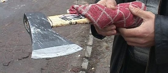 Жителя Улагана, изрубившего топором знакомого, отправили на 9 лет в колонию