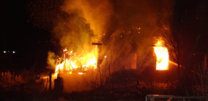 Двое жителей Республики Алтай погибли на пожаре в Оренбургской области