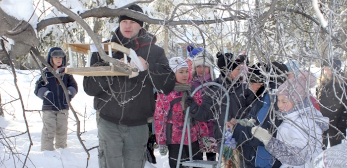 В Усть-Коксинском районе школьники помогают птицам пережить холода