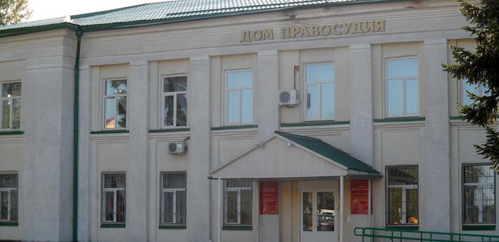В Турочакском районе будут судить депутата, который избил посетителя больницы