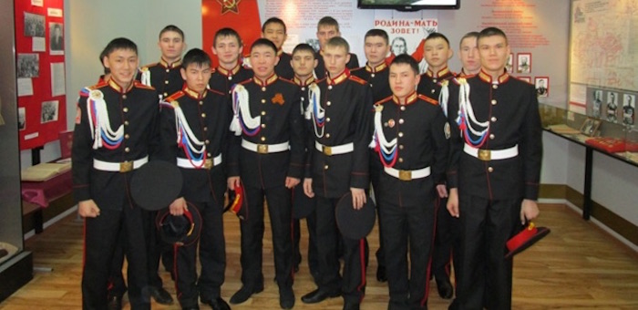 Горно-алтайские кадеты побывали на уроке мужества, который провел главком ВКС
