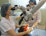 В республике начали лечить зубы под микроскопом