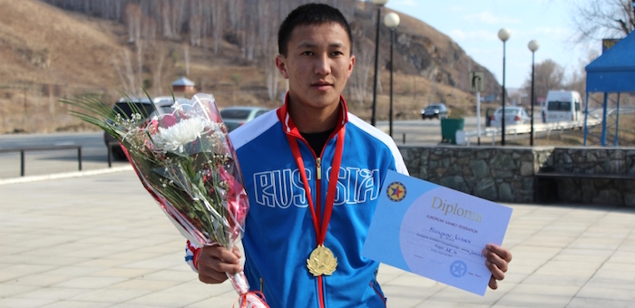 Элбек Куюков стал призером чемпионата по самбо