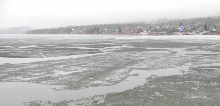 На Телецком озере тронулся лед