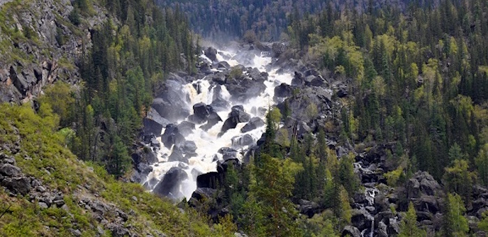 Из-за паводка на майских праздниках маршрут к водопаду Учар будет закрыт