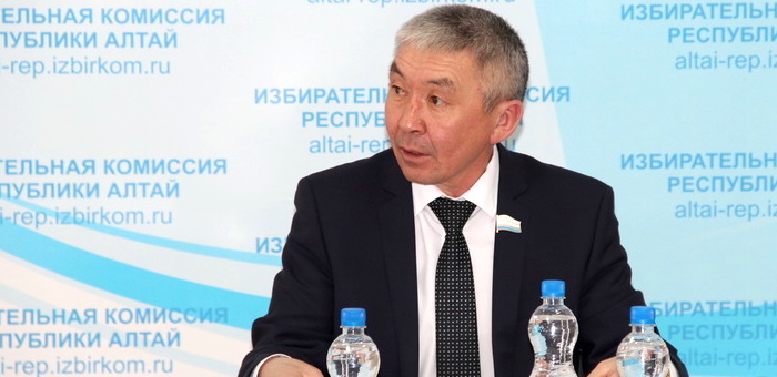 Уханов отказался от борьбы за думский мандат