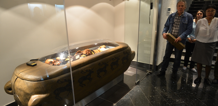 График показа мумии «принцессы Укока» в Национальном музее им. Анохина