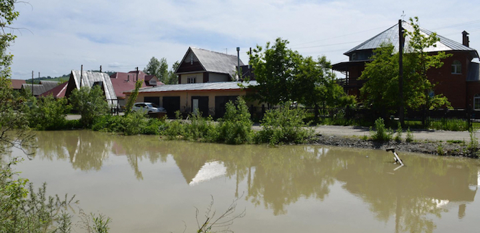 Фотофакт: На Южном готовятся к наводнению