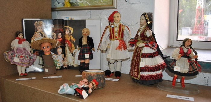 Авторских кукол со всей страны показали на Алтае