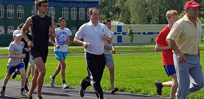 В Горно-Алтайске прошел забег в поддержку Олимпийской сборной России