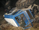 Пьяный сторож врезался в забор на угнанном тракторе