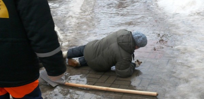 В Республике Алтай 25 человек получили травмы из-за снегопадов и гололеда