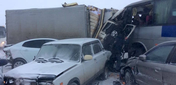 Фотофакт: Автобус из Горно-Алтайска попал в серьезное ДТП около Бийска