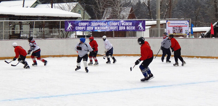 В Манжероке открыли хоккейную коробку и провели турнир (фото)