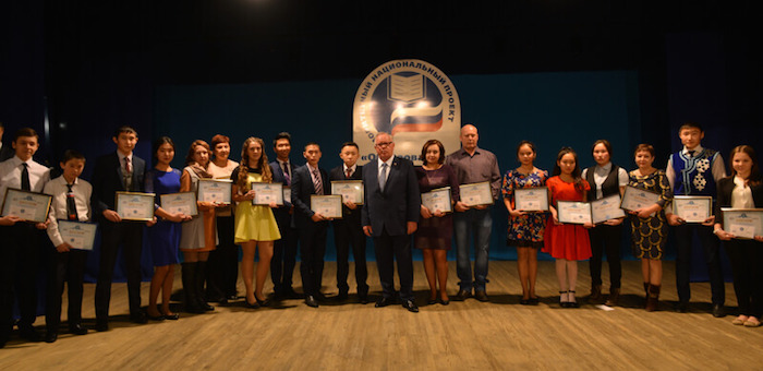 Талантливой молодежи вручили государственные премии (фото)