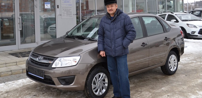 Житель Горно-Алтайска получил автомобиль от Фонда социального страхования