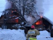 В Турочаке произошел крупный пожар в доме многодетной семьи