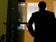 20-летний «черный риелтор» с подружками обманул клиентов на 5 млн рублей