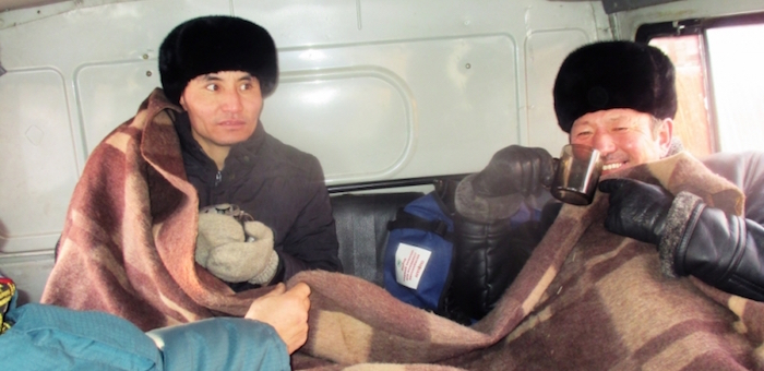 Граждан Монголии, замерзавших на трассе, спасли кош-агачские пожарные