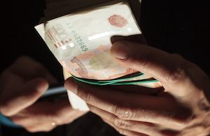Высокопоставленного следователя задержали в Чое за получение взятки