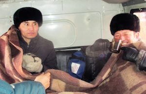 Граждан Монголии, замерзавших на трассе, спасли кош-агачские пожарные