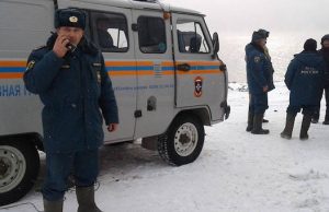 Операция по поиску упавшего в Телецкое озеро вертолета идет на Алтае