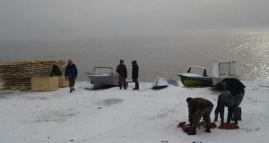 В районе поисков вертолета обнаружено тело женщины