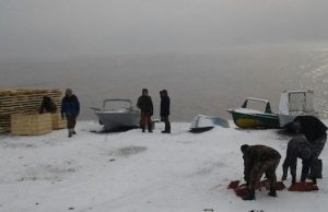 В районе поисков вертолета обнаружено тело женщины