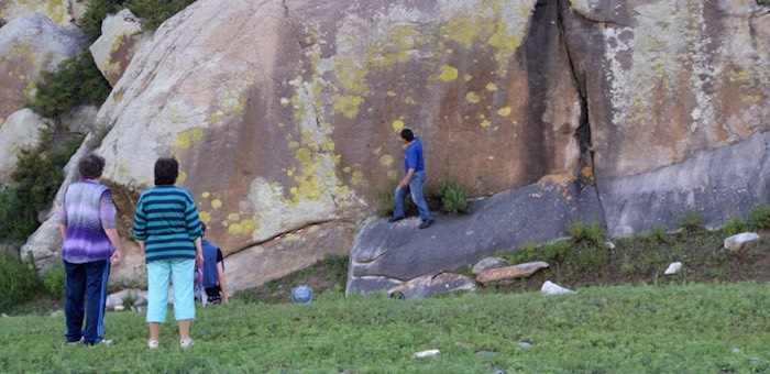Уточнение: петроглифы у Яломана были открыты в 2009 году