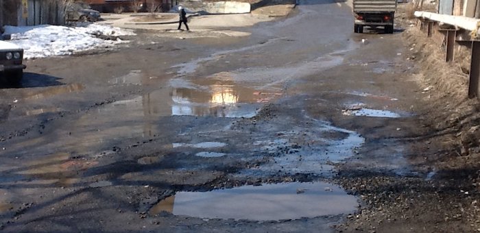 Общественность и ГИБДД провели рейд по «убитым» дорогам Горно-Алтайска (фото)